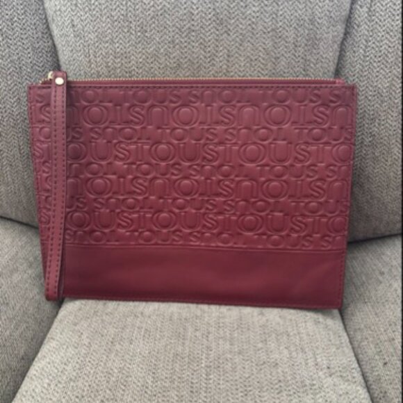 TOUS Burgundy Embossed Leather Wristlet Clutch Pouch – Zip Top Cosmetic Bag - Picture 2 of 3